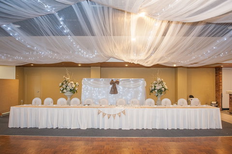 Young Golf Club - Rental Cars 0