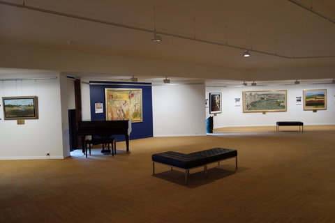 Stanthorpe Regional Art Gallery - Rental Cars 1