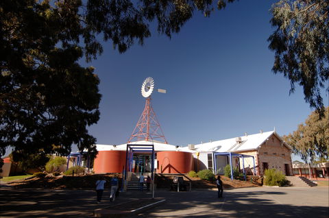Wadlata Outback Centre - Rental Cars 2