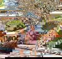 Full-Day Guided Tour to Montville Village with Lunch