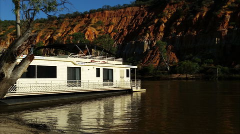 Class Act Houseboat - Rental Cars 1