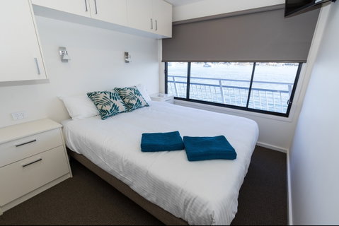 Clyde River Houseboats - Rental Cars 1
