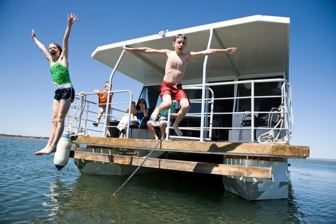 Mandurah Houseboats - Rental Cars 1