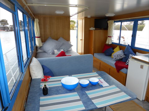 River Wren Houseboats - Rental Cars 1