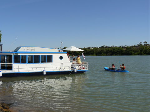 River Wren Houseboats - Rental Cars 2