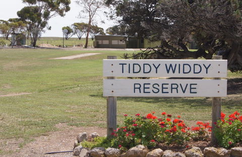 Tiddy Widdy Beach Reserve - Rental Cars 1
