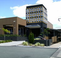 Hinterland Hotel - Rental Cars