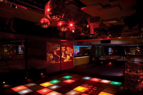 Elsewhere Bar - Rental Cars 3