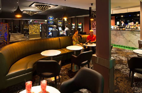 The Waterloo Bay Hotel - Rental Cars 3