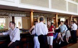 Cairns International Lobby Bar - Rental Cars 0