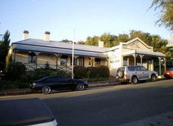 Earl Of Spencer Historic Inn - Rental Cars 0