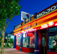 Mojo's Bar - Rental Cars