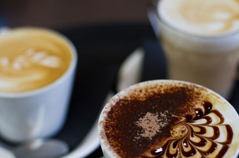 Cafe D'Bar Restaurant & Gallery - Rental Cars 3