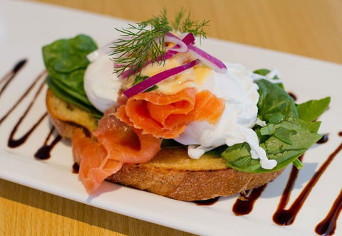 Cafe D'Bar Restaurant & Gallery - Rental Cars 4