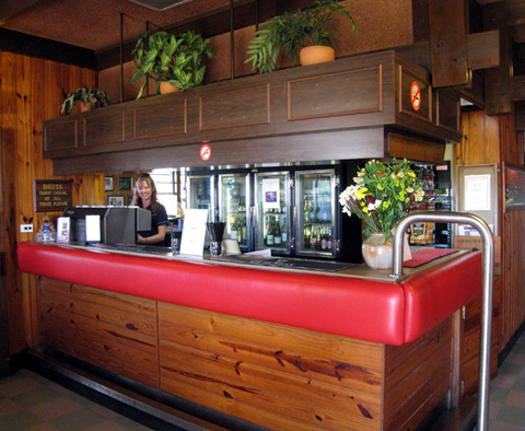Mapleton Tavern - Rental Cars 1