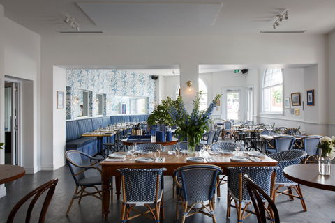 Dine In Style With Lola - Rental Cars 0