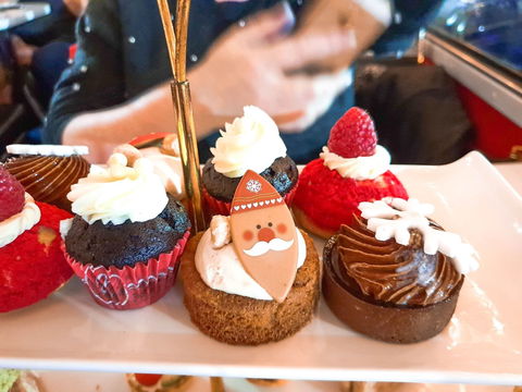 Girls Big Day Out Christmas In July - Rental Cars 0