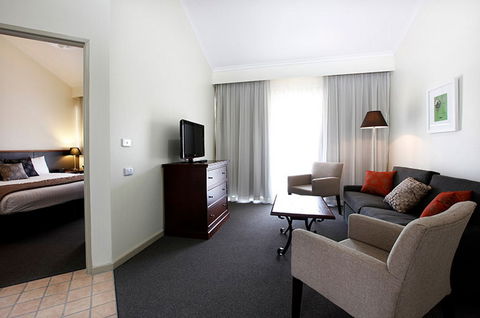 Harrigan's Irish Pub & Accommodation - Rental Cars 5