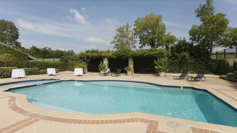 Harrigan's Irish Pub & Accommodation - Rental Cars 3