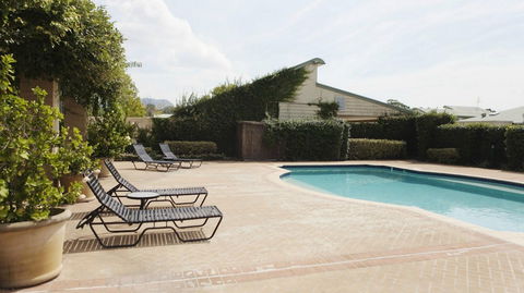 Harrigan's Irish Pub & Accommodation - Rental Cars 2