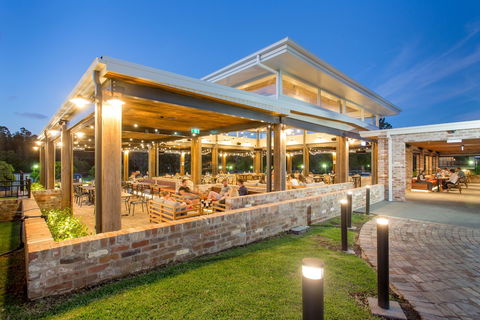 Harrigan's Irish Pub & Accommodation - Rental Cars 0