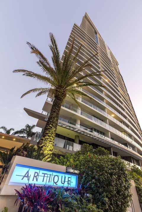Artique Surfers Paradise - Rental Cars 3