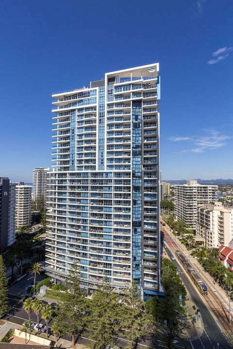 Artique Surfers Paradise - Rental Cars 1