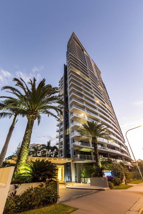 Artique Surfers Paradise - Rental Cars 0