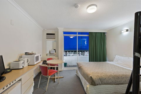 Alexander Motor Inn & Apartments - Rental Cars 5