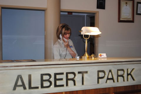 Albert Park Motor Inn - Rental Cars 4