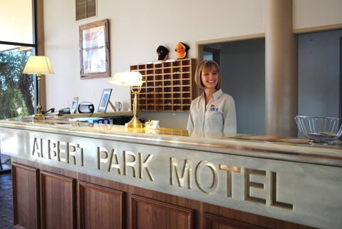 Albert Park Motor Inn - Rental Cars 3