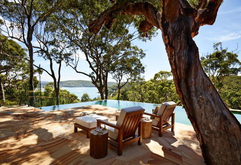 Pretty Beach House - Rental Cars 1