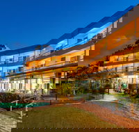 Camelot Motel - Rental Cars