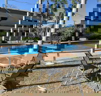 Pine Tree Motel - Rental Cars