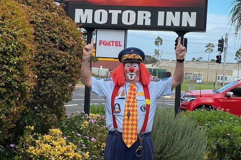 Sunray Motor Inn - Rental Cars 2