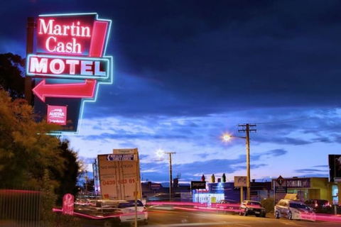 Martin Cash Motel - Rental Cars 1