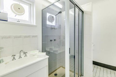 Martin Cash Motel - Rental Cars 5