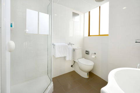 Atlantic Tower Motor Inn - Rental Cars 4