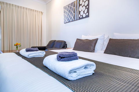 Ascot Lodge Motor Inn Kingaroy - Rental Cars 5