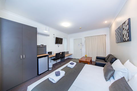 Ascot Lodge Motor Inn Kingaroy - Rental Cars 6