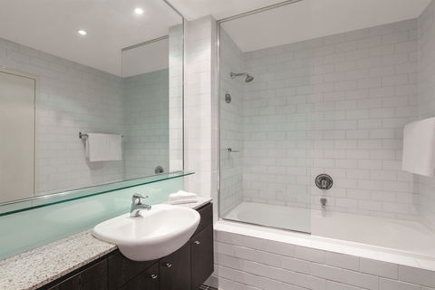 Adina Apartment Hotel Sydney Central - Rental Cars 6