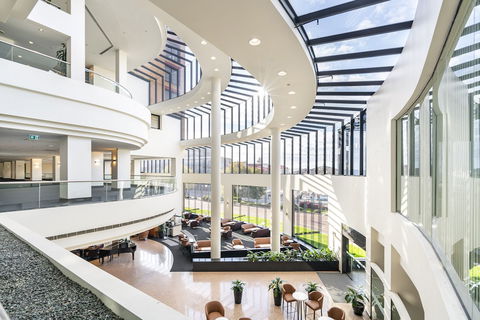 Hotel Grand Chancellor Hobart - Rental Cars 4