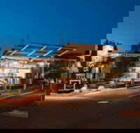 Majestic Oasis Apartments - Rental Cars