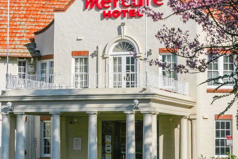 Mercure Canberra - Rental Cars 4