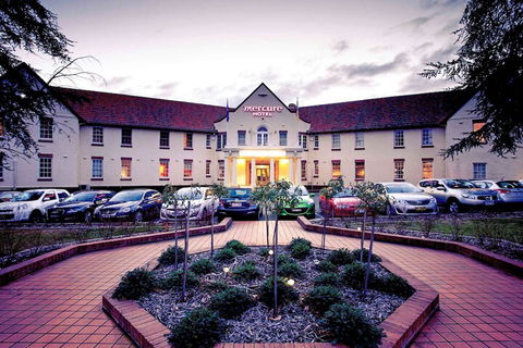 Mercure Canberra - Rental Cars 5