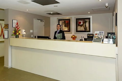 Gladstone Downtown Central Apartment Hotel - Rental Cars 2
