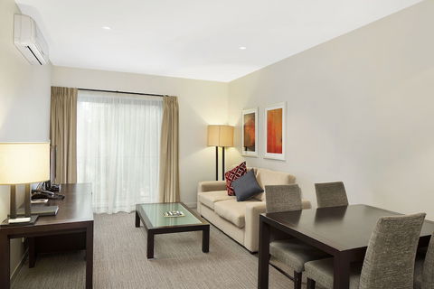 Quest Maitland Serviced Apartments - Rental Cars 2