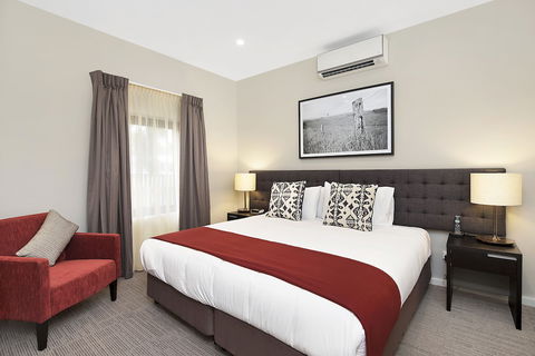 Quest Maitland Serviced Apartments - Rental Cars 1
