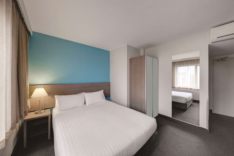Travelodge Hotel Hobart - Rental Cars 3