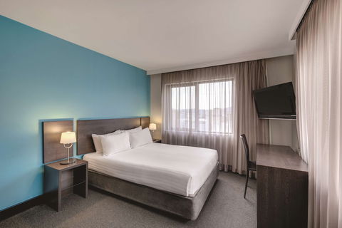 Travelodge Hotel Hobart - Rental Cars 6